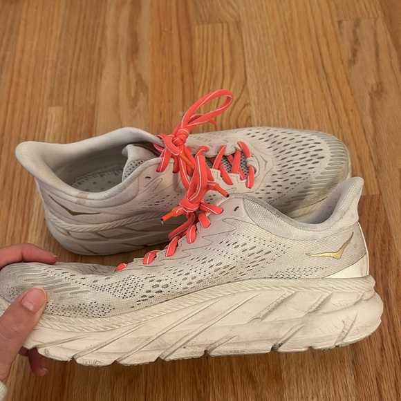 Tan/beige Women’s Clifton 7 Hoka Running Shoes - Picture 4 of 7